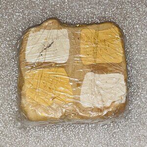 Lush kitchen cosmetics Yog Nog Yule Log Bubble Bar new